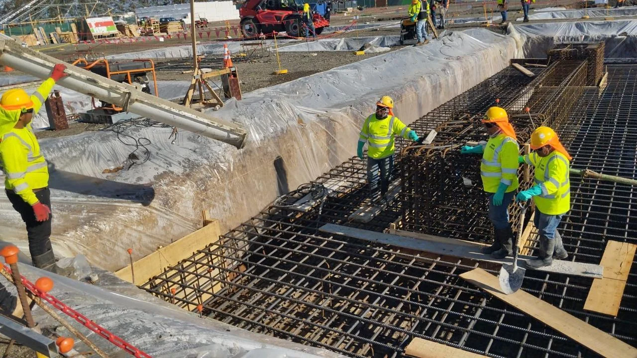 Construcción de cimentación para infraestructura vial