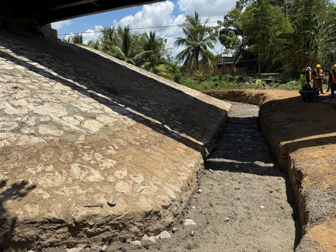 Obra de drenaje y descarga terminada en Jacó