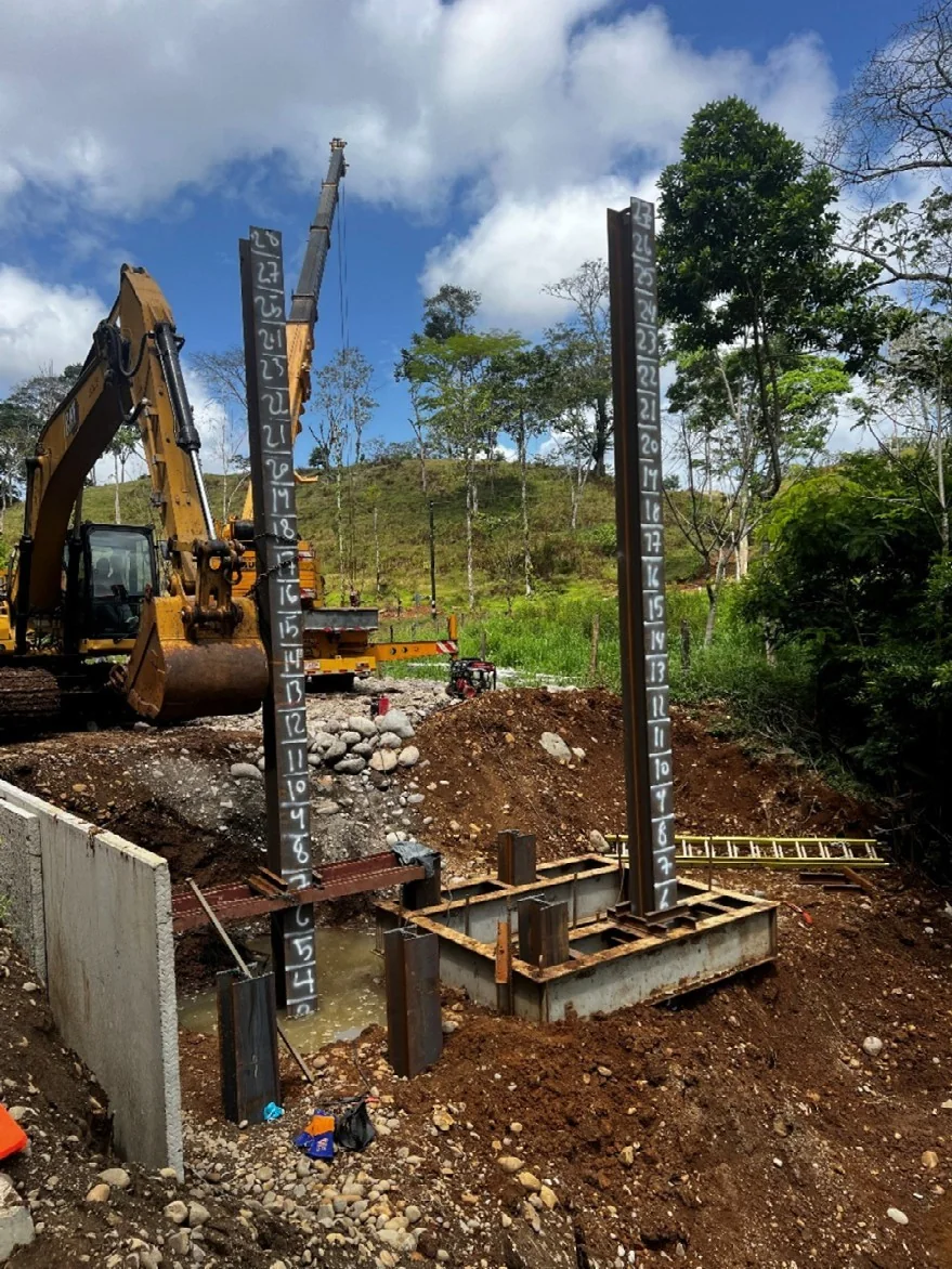 Cimentación del puente sobre el río Sahíno